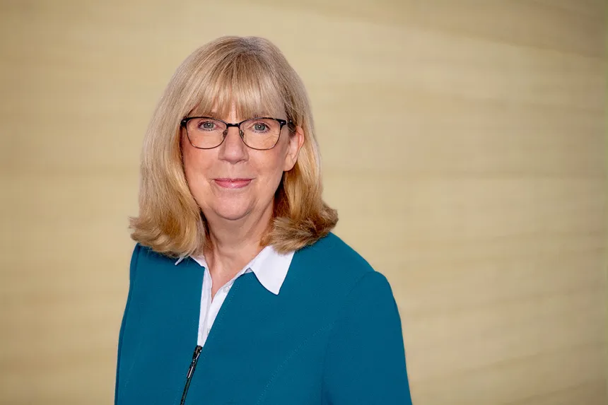 Christiane Kuhn, Leitung bei PFLEGEN & WOHNEN HAMBURG Altona, steht für kompetente Führung und persönliche Zuwendung.