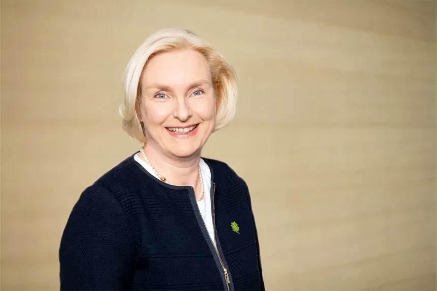 Porträt: Kerstin Zürn, Ansprechpartnerin bei PFLEGEN & WOHNEN HAMBURG Finkenau für Pflege und individuelle Demenzbetreuung.